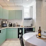 2 Bedroom - Romanian Athenaeum Lägenhet
