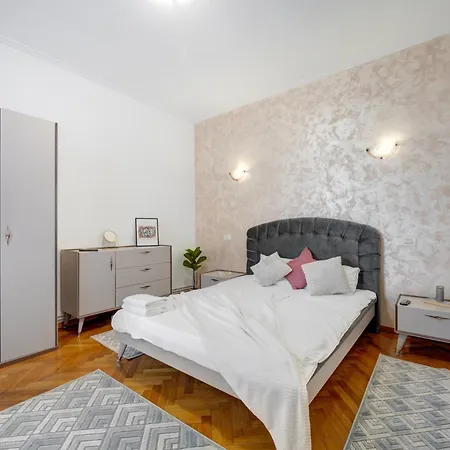 2 Bedroom - Romanian Athenaeum *