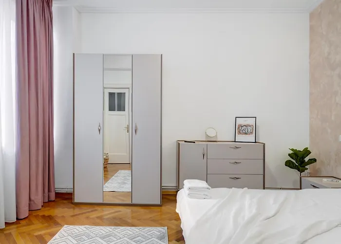 2 Bedroom - Romanian Athenaeum Апартаменты *